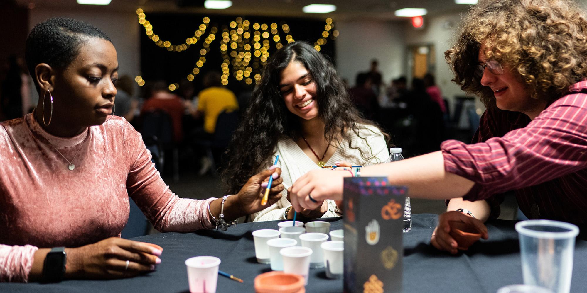 Diwali Celebration At 资本 Univewrsityjpg